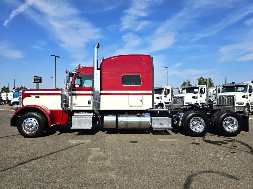 2024 Peterbilt 389 | Photo 4 of 15