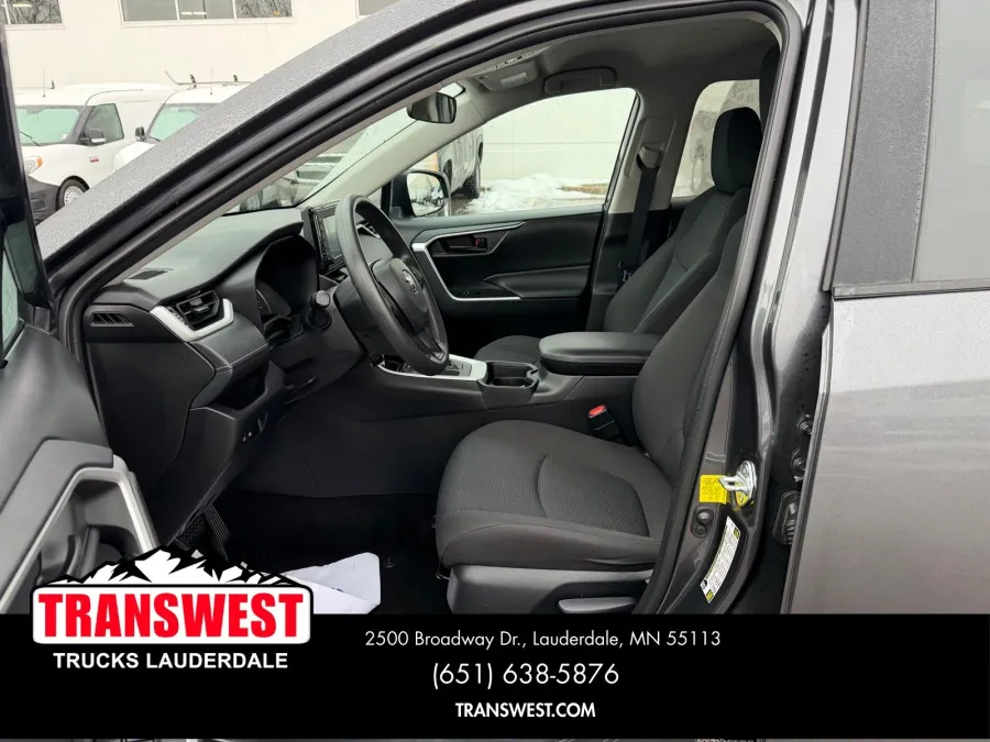 2021 Toyota RAV4 LE | Photo 10 of 23