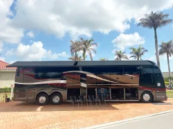 2023 Emerald Luxury Coaches Prevost H3-45 Triple Slide | Thumbnail Photo 2 of 41