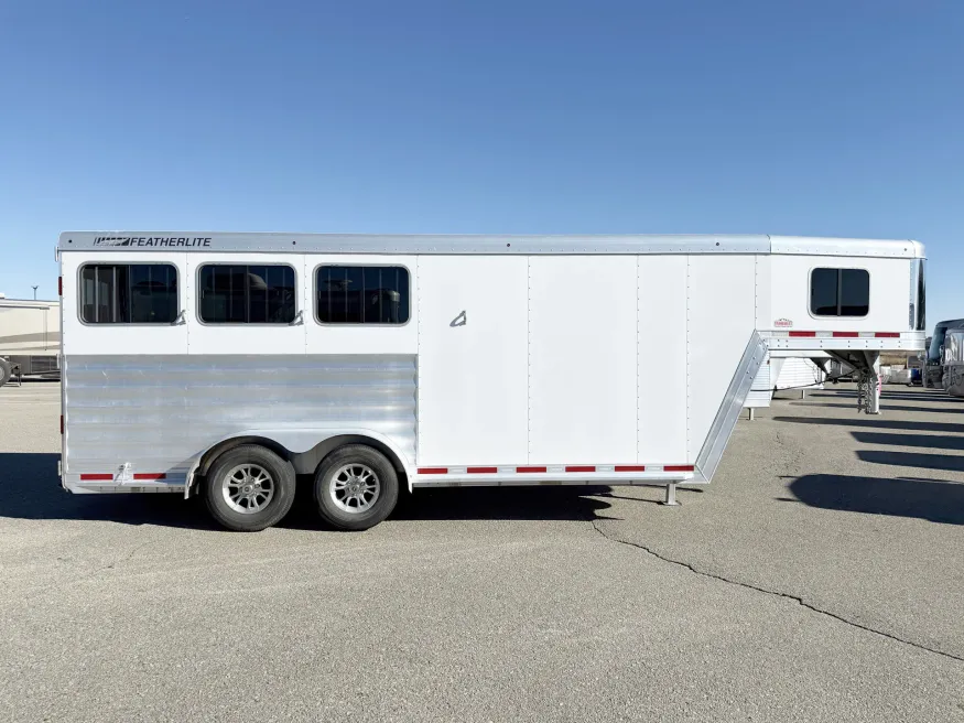 2020 Featherlite 3HGN | Photo 3 of 17