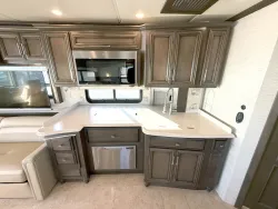 2019 Newmar Ventana 4037 | Thumbnail Photo 11 of 31