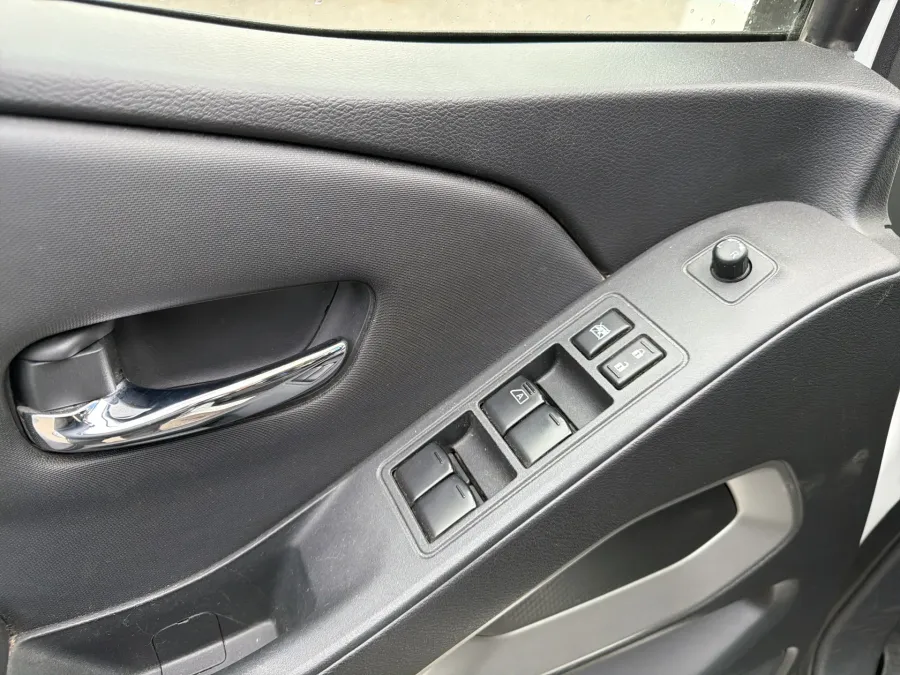 2022 Nissan Frontier SV | Photo 11 of 19