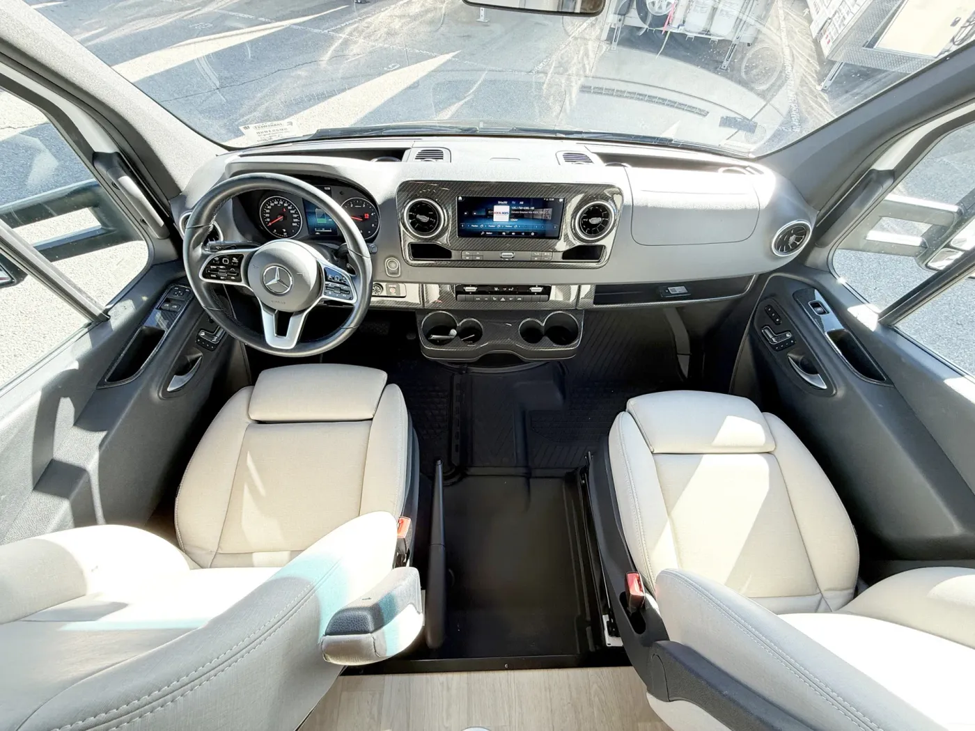 2022 Winnebago Navion 24D | Photo 5 of 23