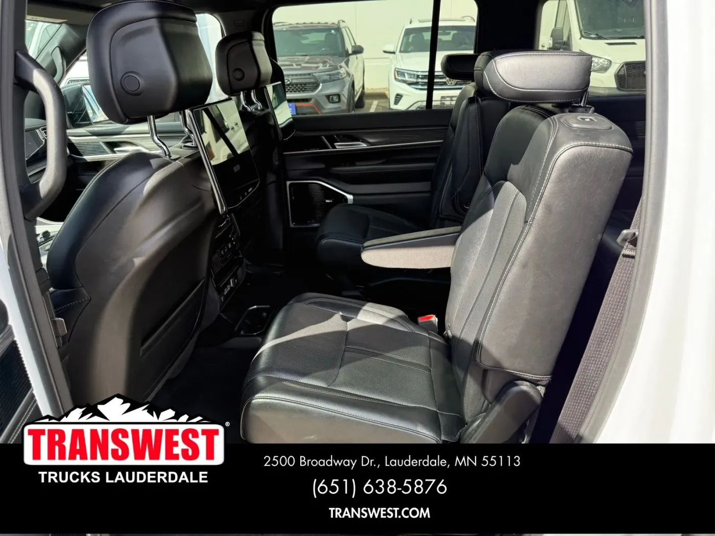 2023 Jeep Wagoneer L Series III | Photo 5 of 23