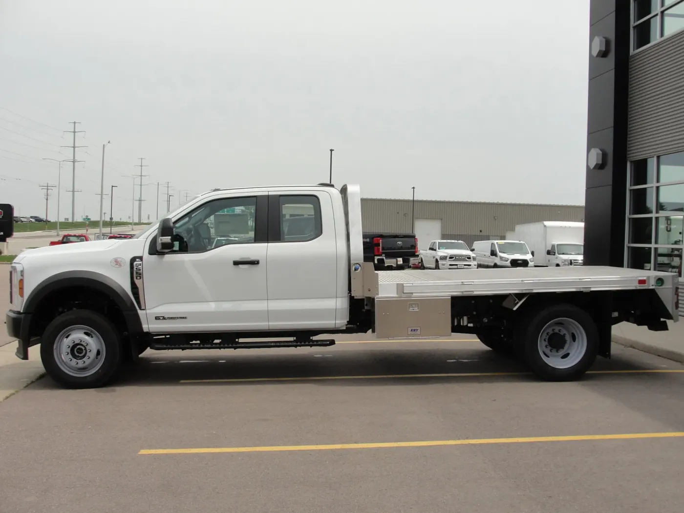 2025 Ford F-550 | Photo 2 of 10