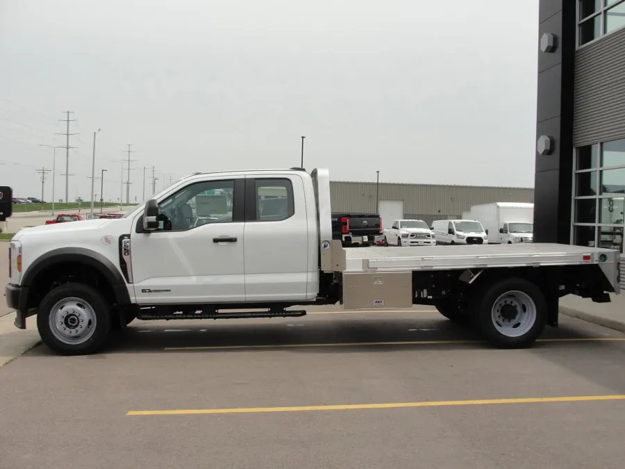 2025 Ford F-550 | Photo 2 of 10