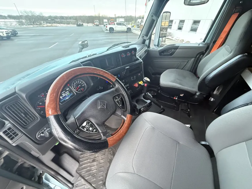 2019 International LT625 | Photo 6 of 15