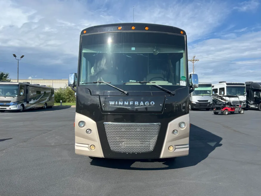 2019 Winnebago Sunstar LX 35F | Photo 5 of 20