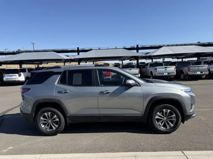 2025 Chevrolet Equinox AWD LT | Photo 4 of 22