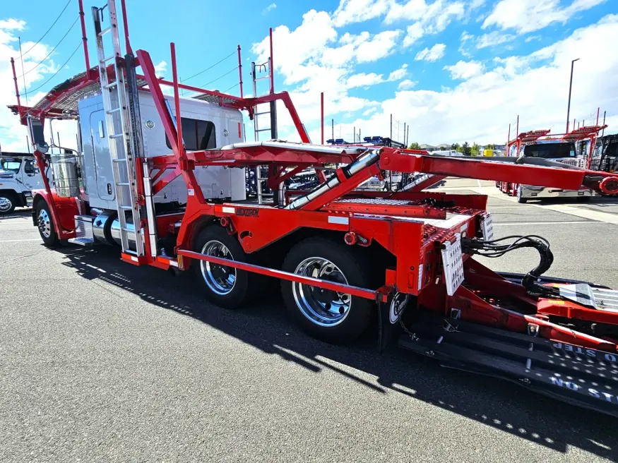2020 Peterbilt 389 | Photo 16 of 35