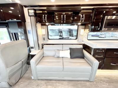 2020 Newmar King Aire 4531 | Thumbnail Photo 7 of 42