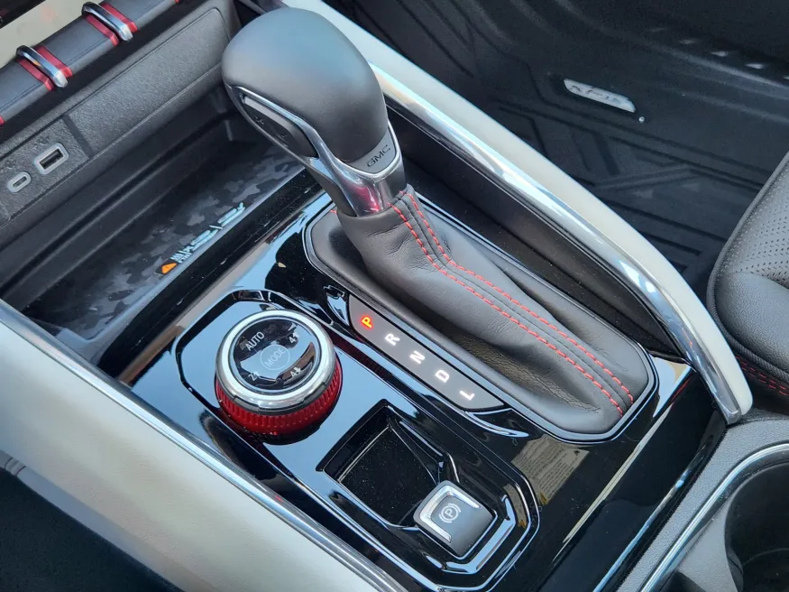 2026 GMC Canyon 4WD AT4X | Photo 14 of 22