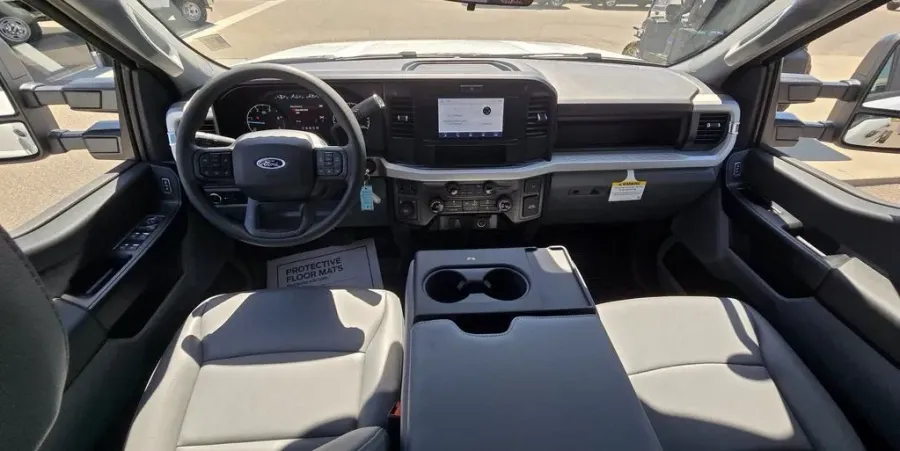 2025 Ford Super Duty F-450 | Photo 22 of 26