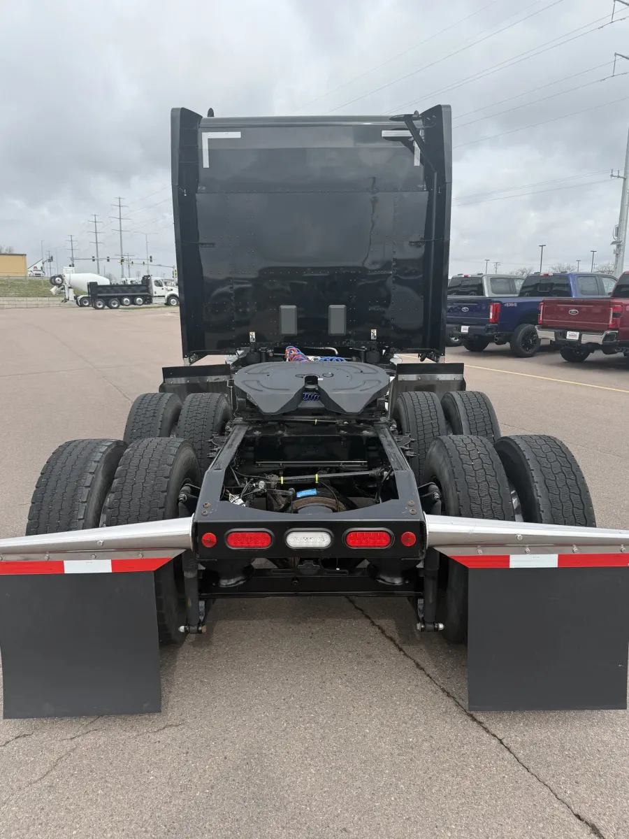 2019 Peterbilt 579 | Photo 3 of 17