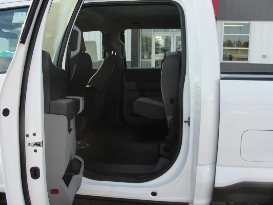 2026 Ford F-350 | Photo 14 of 16