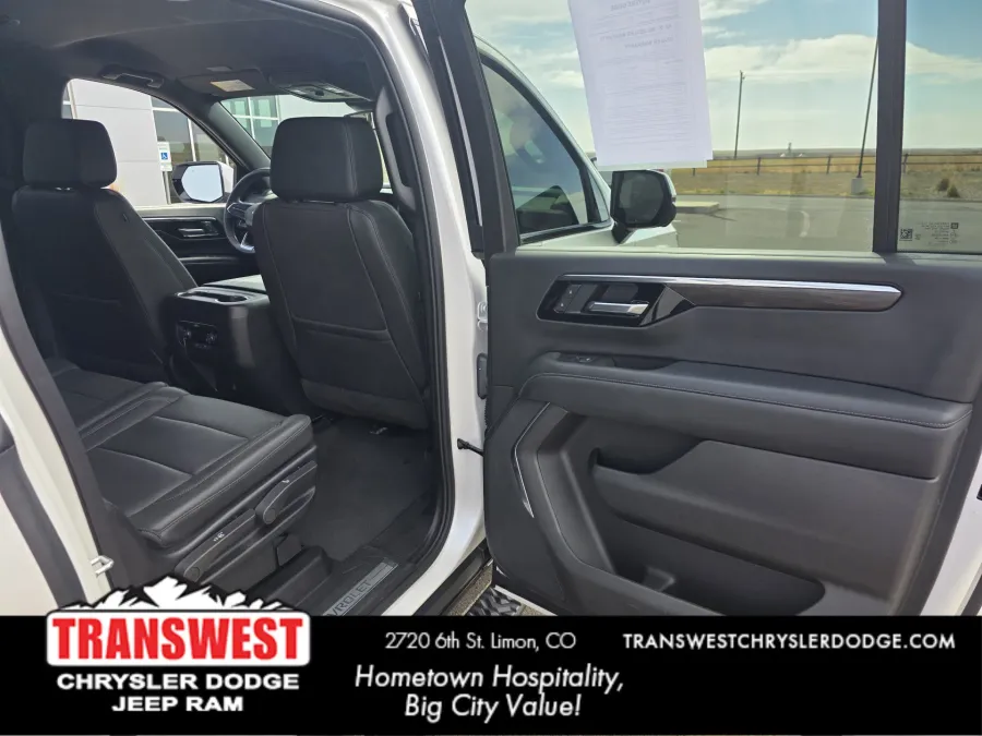 2025 Chevrolet Suburban Z71 | Photo 18 of 32