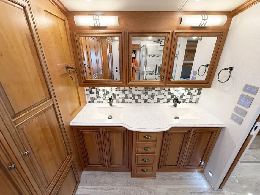 2020 Newmar Dutch Star 4328 | Photo 19 of 31