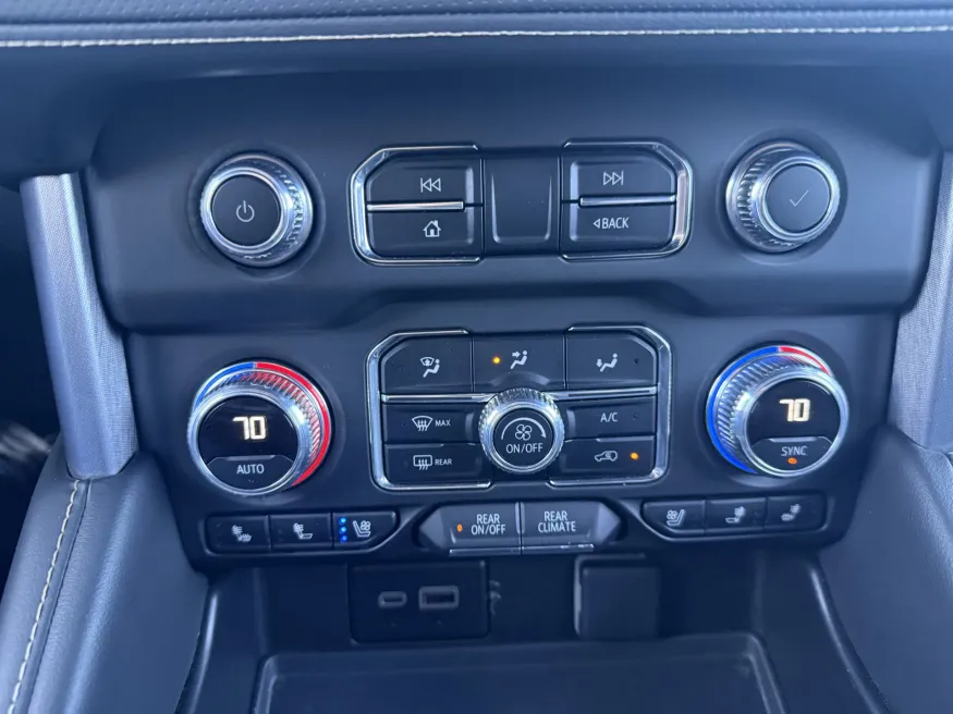 2024 GMC Yukon XL SLT | Photo 18 of 20