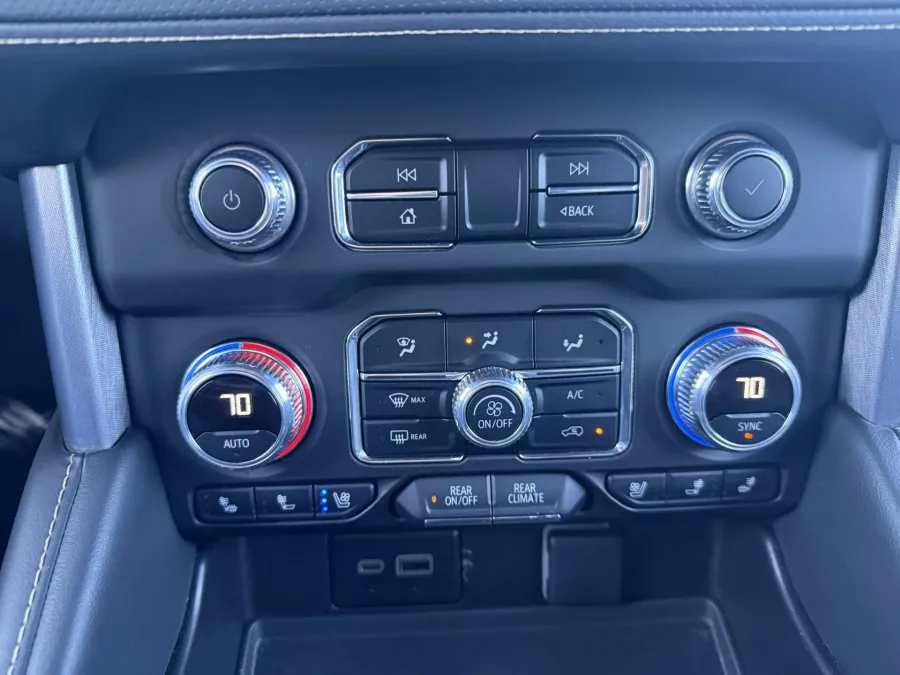 2024 GMC Yukon XL SLT | Photo 18 of 20