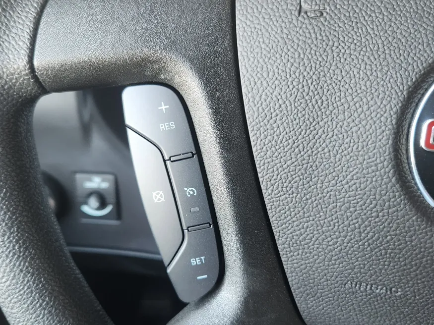 2025 GMC Savana Commercial Cutaway | Photo 14 of 21