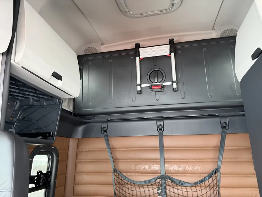 2022 Freightliner Cascadia | Photo 8 of 10