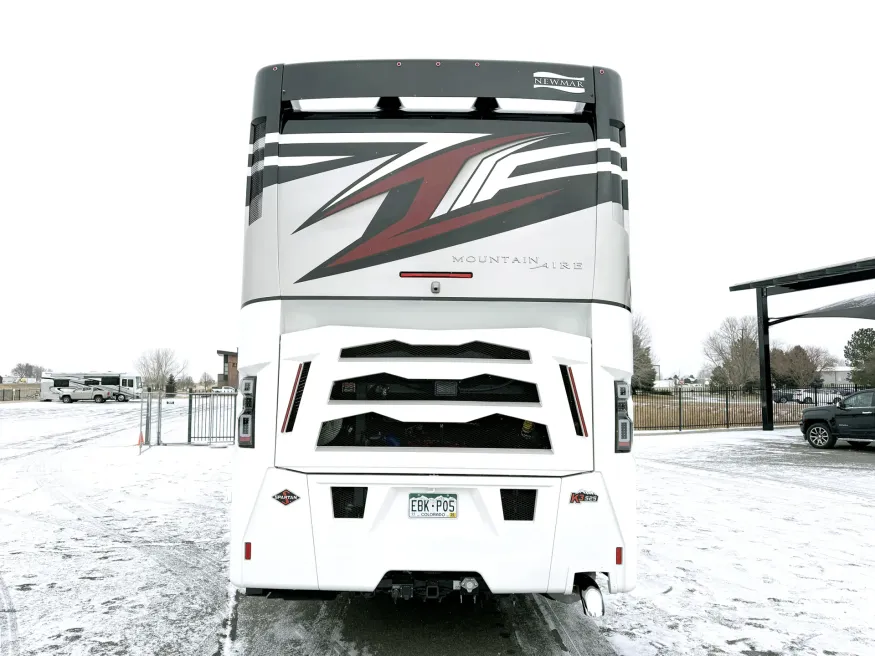 2026 Newmar Mountain Aire 3825 | Photo 20 of 28