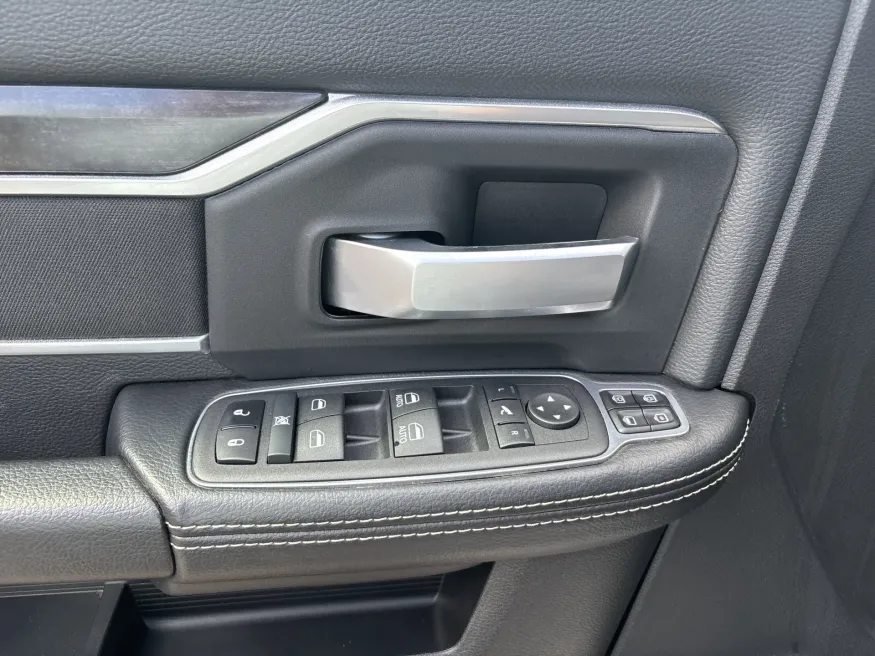 2024 RAM 2500 Big Horn | Photo 10 of 18