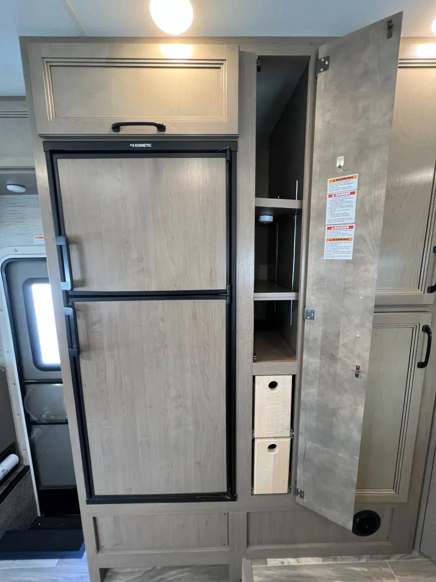 2022 Thor Four Winds 27R | Photo 27 of 37