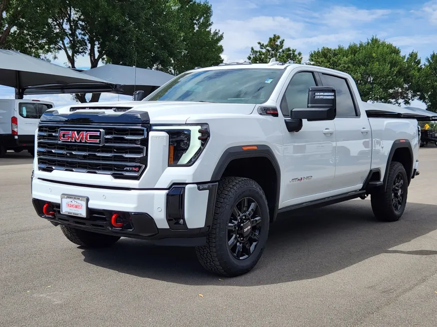 2025 GMC Sierra 2500HD AT4 | Photo 3 of 30
