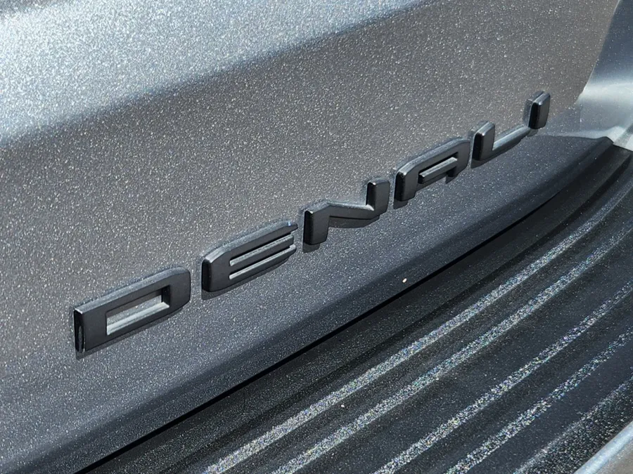 2023 GMC Yukon XL Denali Ultimate | Photo 14 of 27