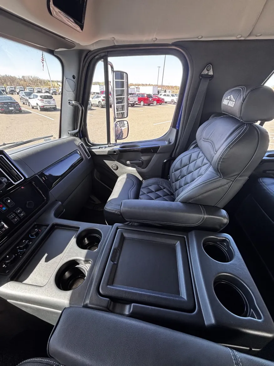 2025 Freightliner M2 106 Summit Hauler | Photo 9 of 27