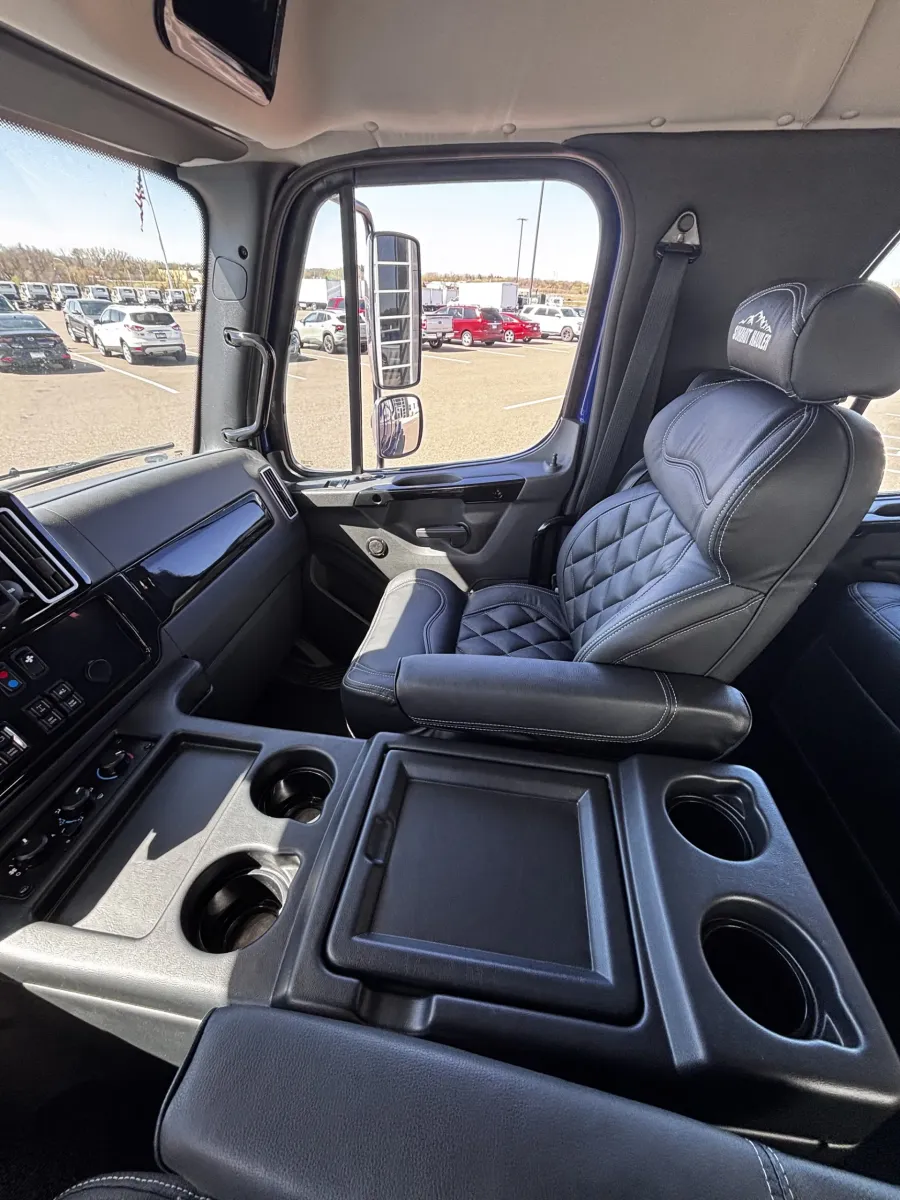 2025 Freightliner M2 106 Summit Hauler | Photo 9 of 27