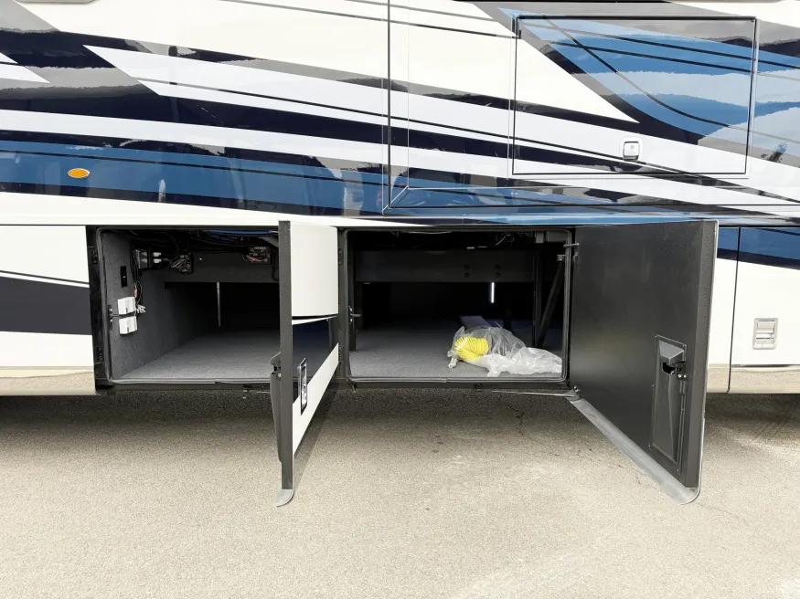 2026 Newmar Dutch Star 4325 | Photo 27 of 32