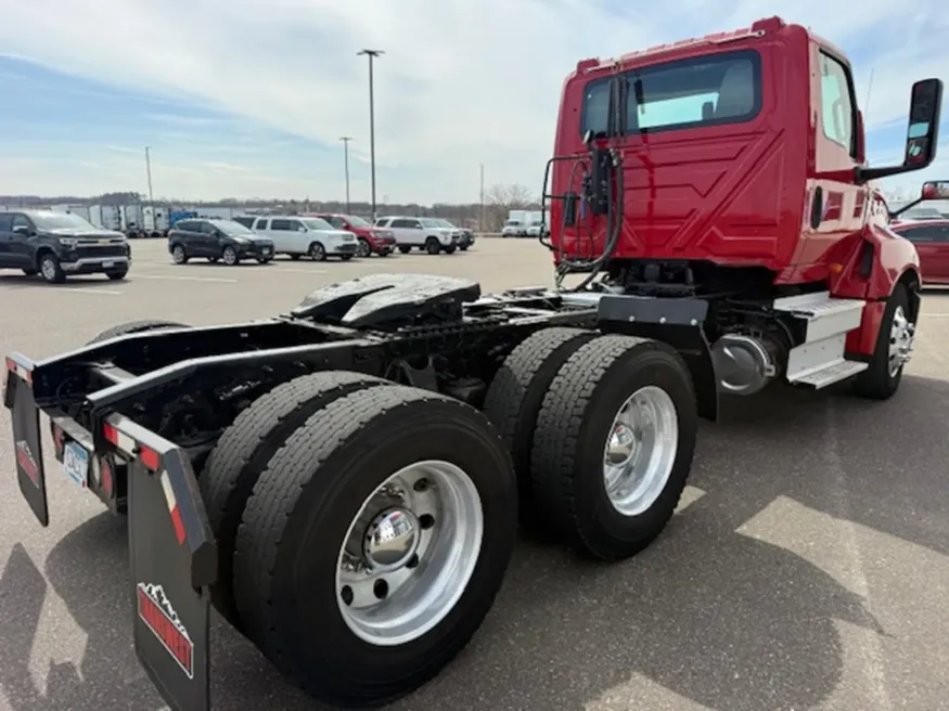 2018 International LT | Photo 5 of 11