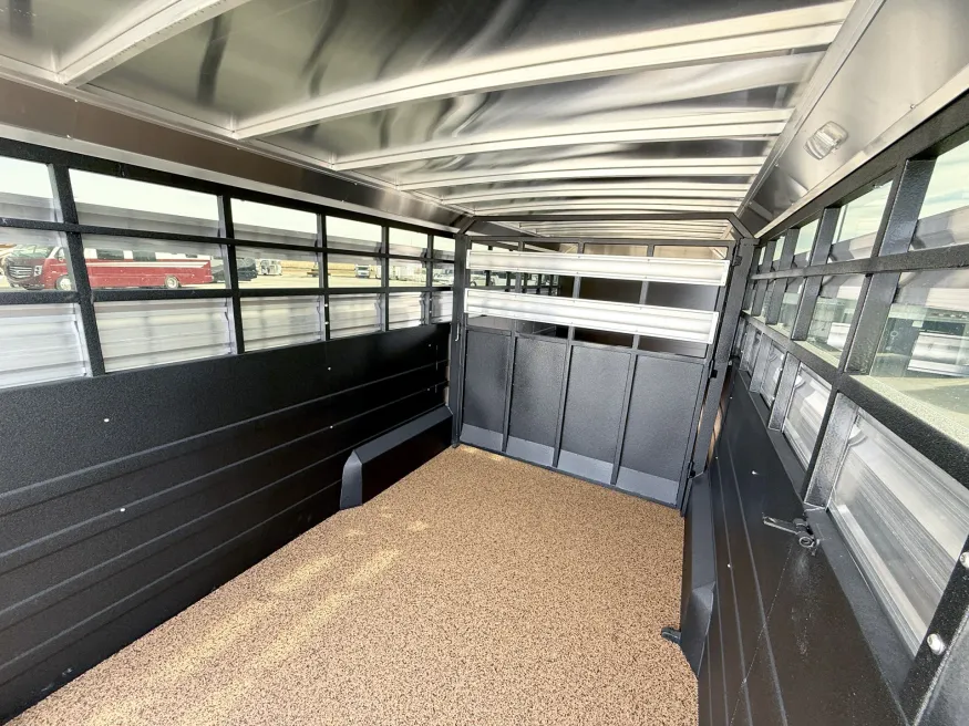 2026 Logan Coach Stock Combo | Photo 15 of 19