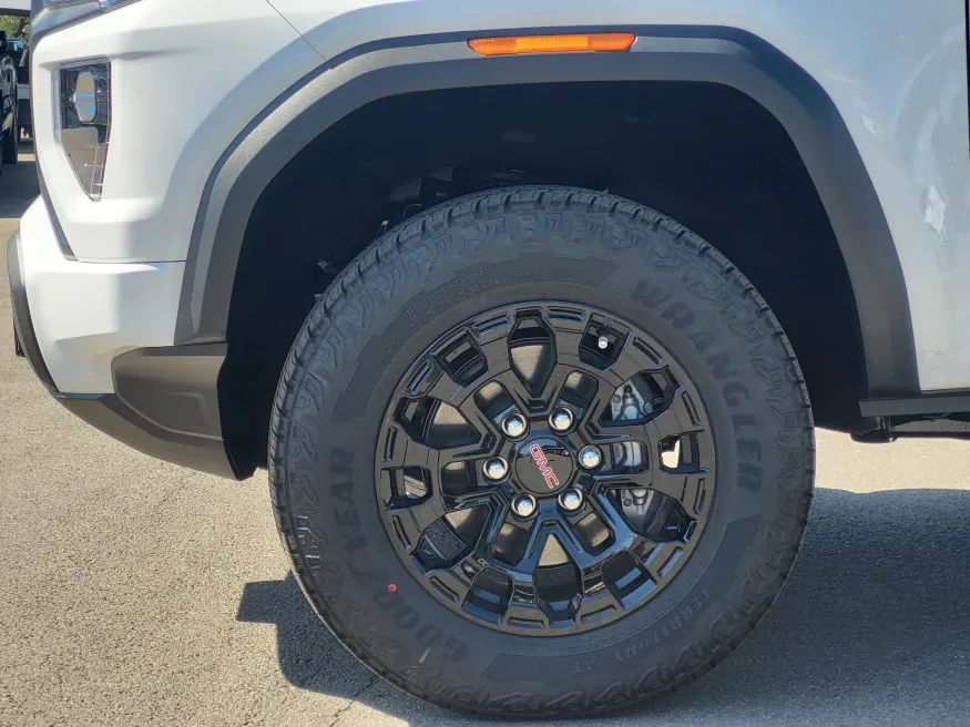 2026 GMC Canyon 4WD Elevation | Photo 8 of 26