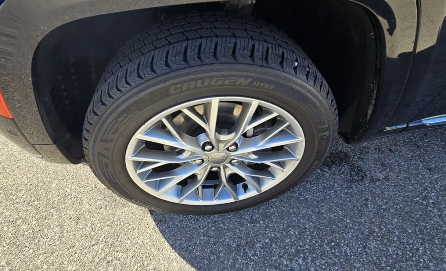 2022 Jeep Grand Cherokee L | Photo 7 of 36