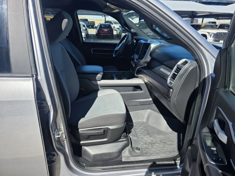 2024 RAM 2500 Big Horn | Photo 16 of 22