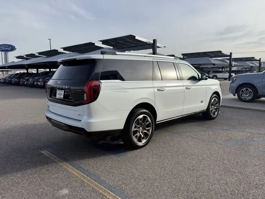2025 Ford Expedition Max | Photo 5 of 34
