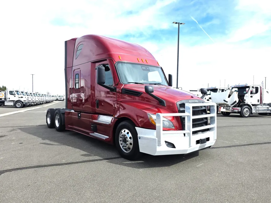 2022 Freightliner Cascadia 126 | Photo 3 of 16