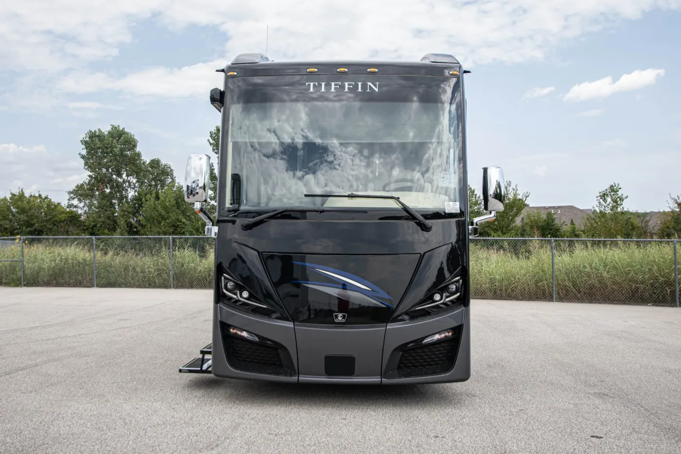 2026 Tiffin Phaeton 37BH | Photo 5 of 25