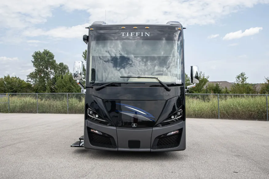 2026 Tiffin Phaeton 37BH | Photo 5 of 25