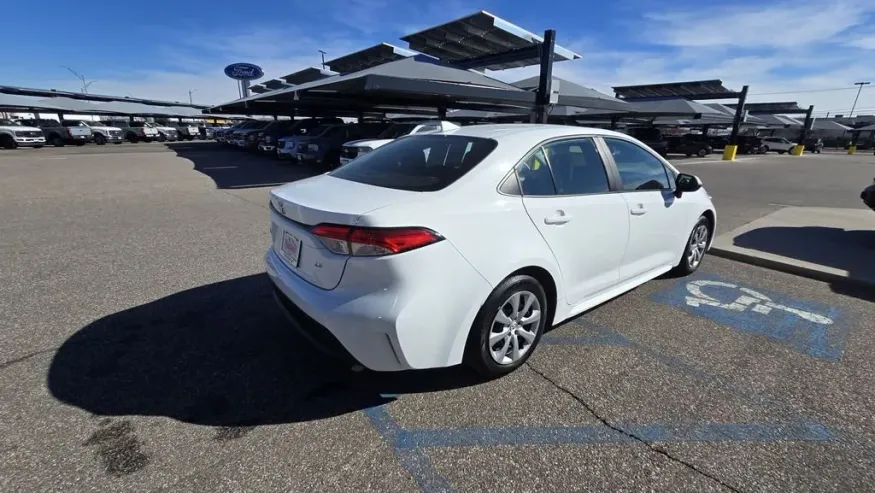 2024 Toyota Corolla | Photo 5 of 28