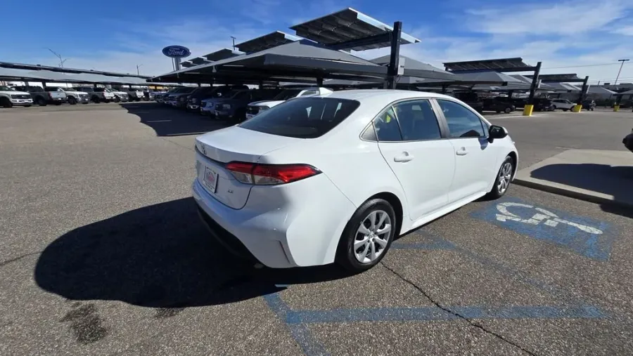 2024 Toyota Corolla | Photo 5 of 28