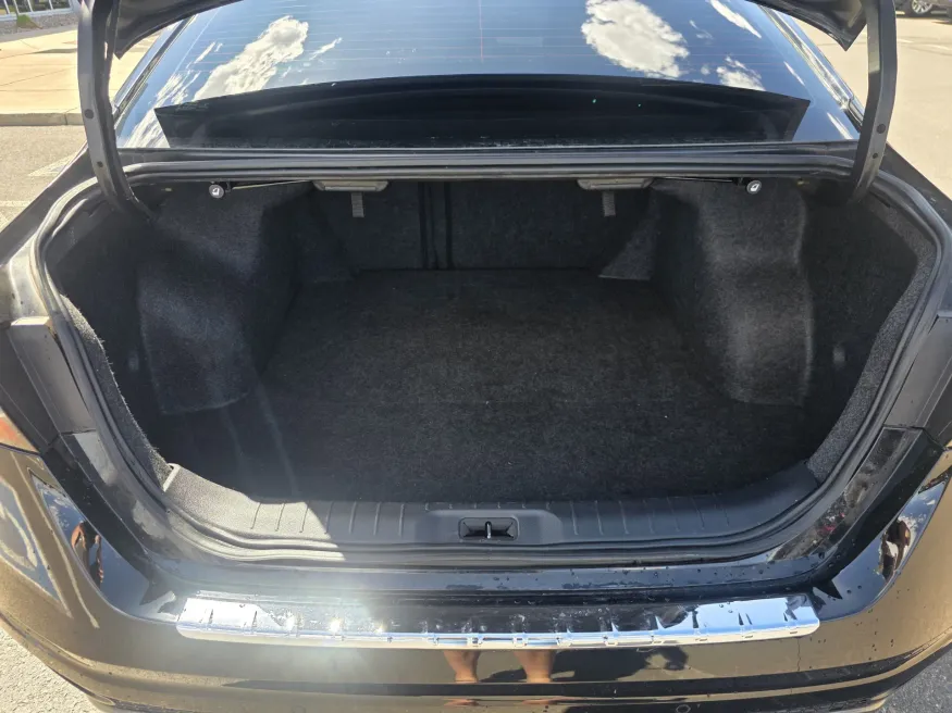 2022 Nissan Altima 2.5 SR | Photo 12 of 23