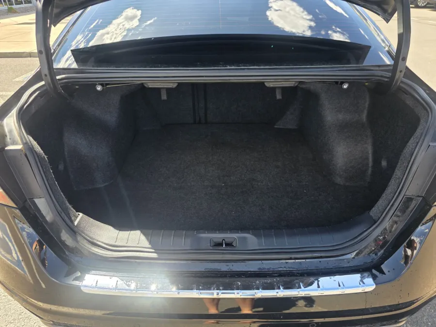 2022 Nissan Altima 2.5 SR | Photo 12 of 23