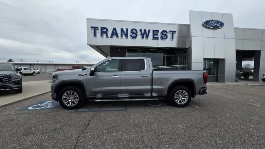 2023 GMC Sierra 1500 | Photo 1 of 31