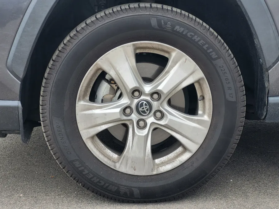 2020 Toyota RAV4 XLE | Photo 9 of 26