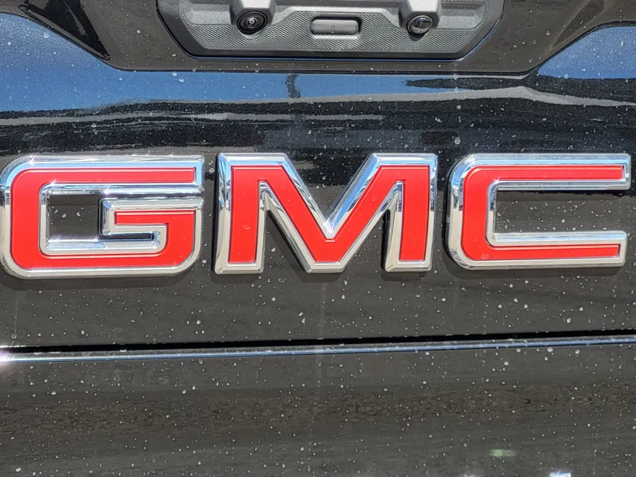 2026 GMC Sierra 1500 Denali | Photo 10 of 26