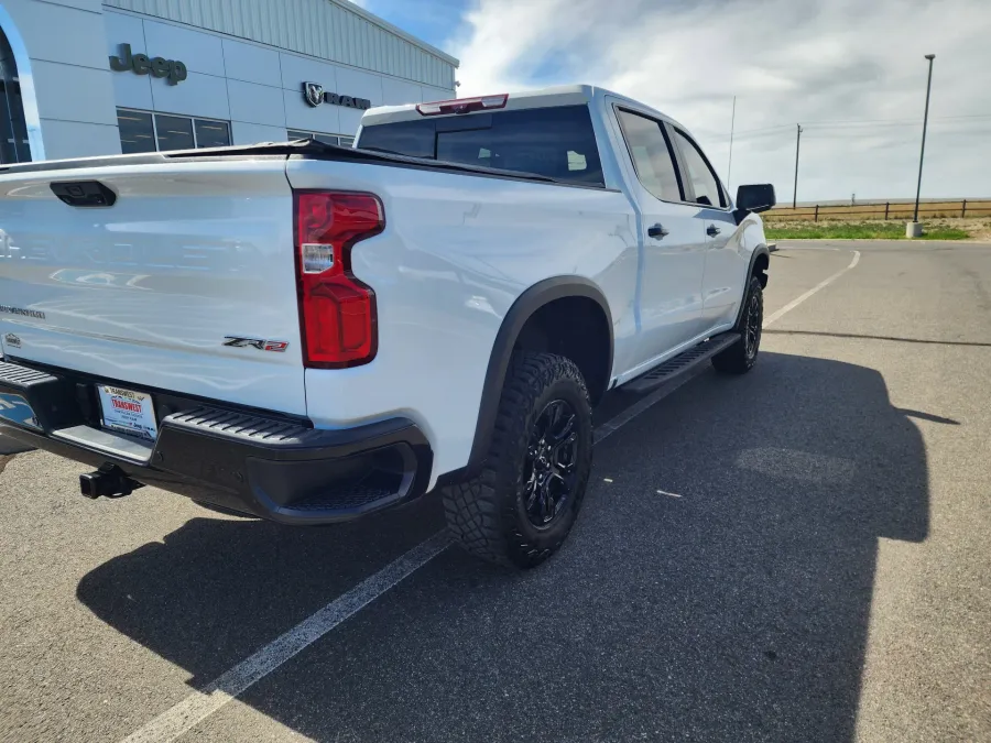 2023 Chevrolet Silverado 1500 ZR2 | Photo 9 of 33